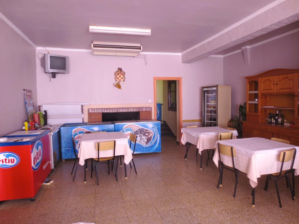 Hostal Roca Fayon Exterior photo