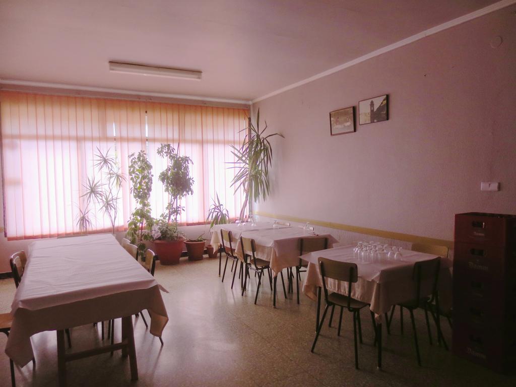 Hostal Roca Fayon Exterior photo